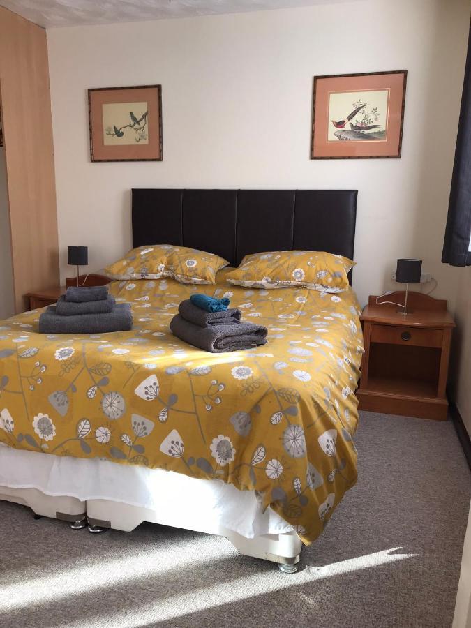 Dolphin Public House Hotel *